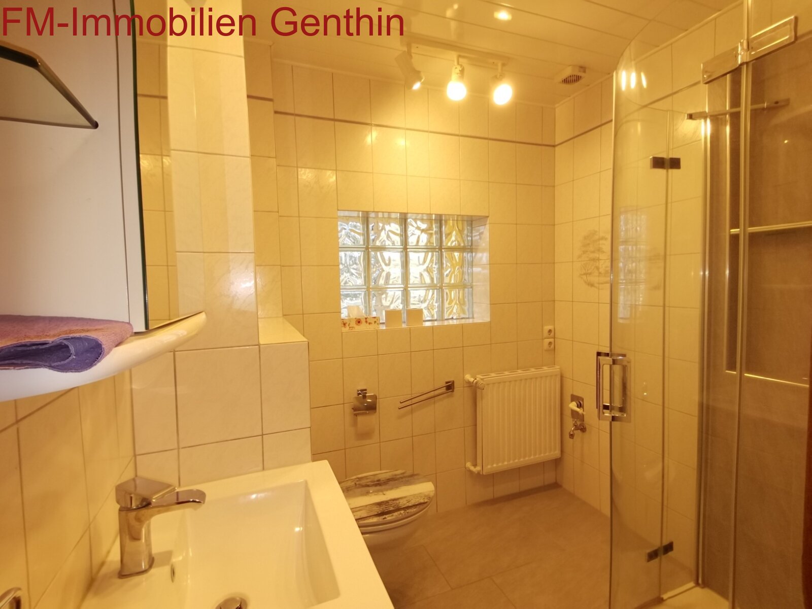 Bad mit Dusche 