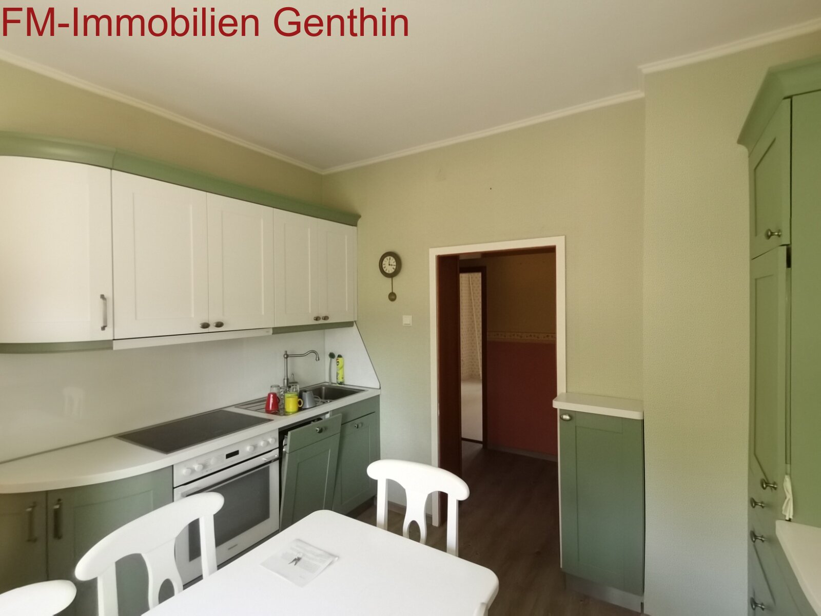 Küche mit Einbauküche (EBK)