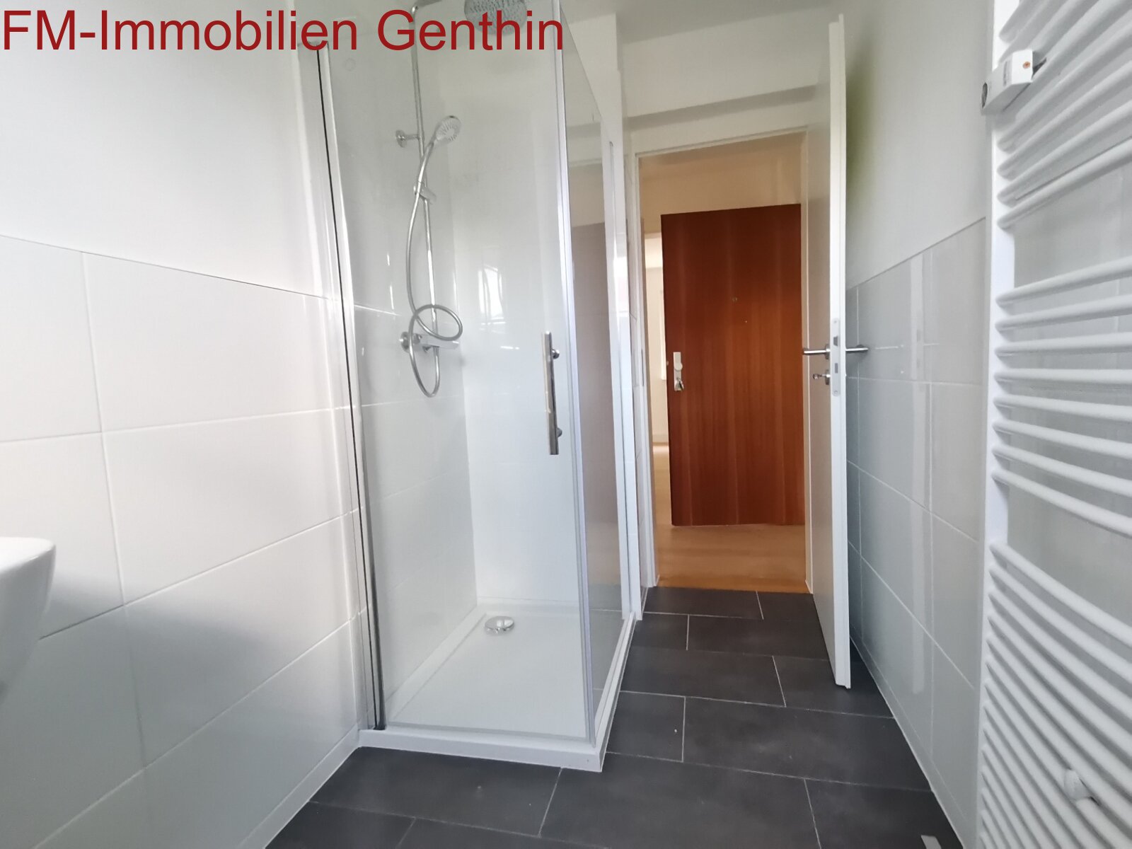 Badezimmer mit Dusche