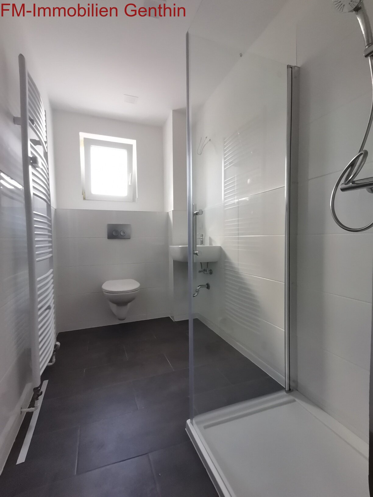 Badezimmer mit Fenster