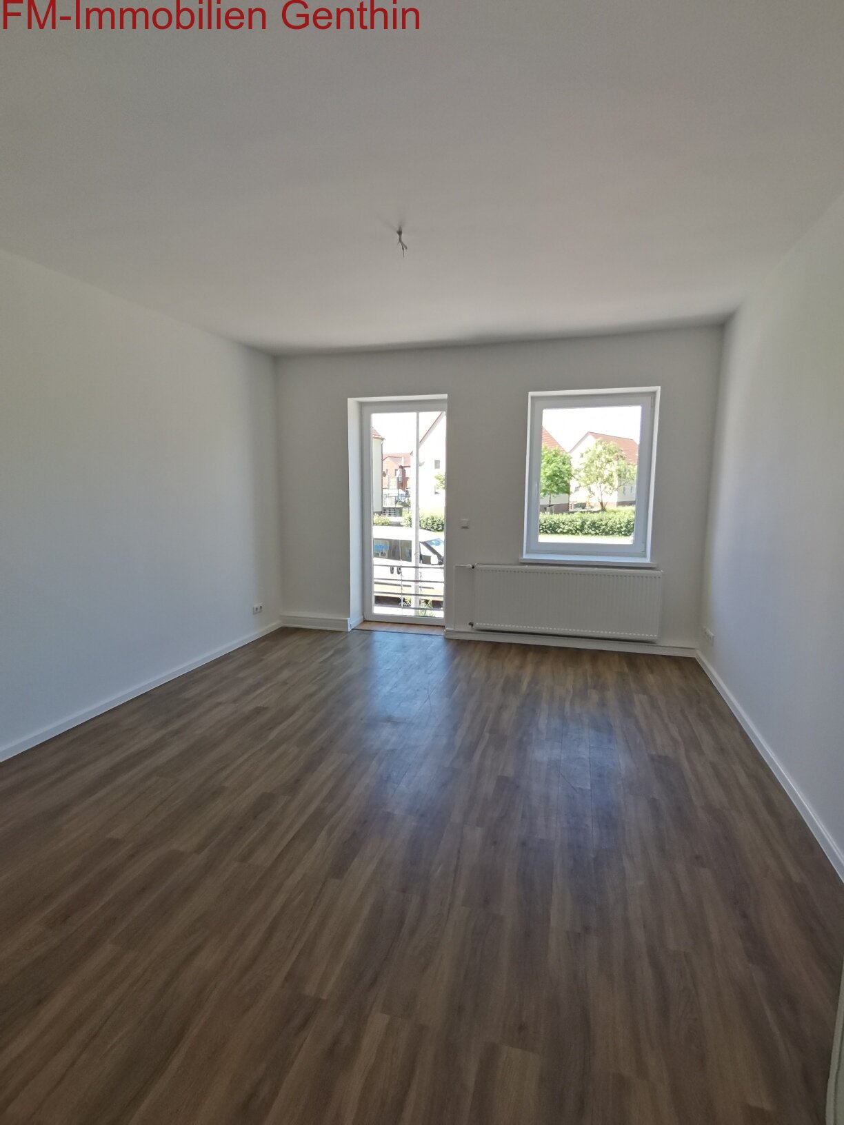 moderner Fußbodenbelag in der ganzen Wohnung moderner Fußbodenbelag in der ganzen Wohnung