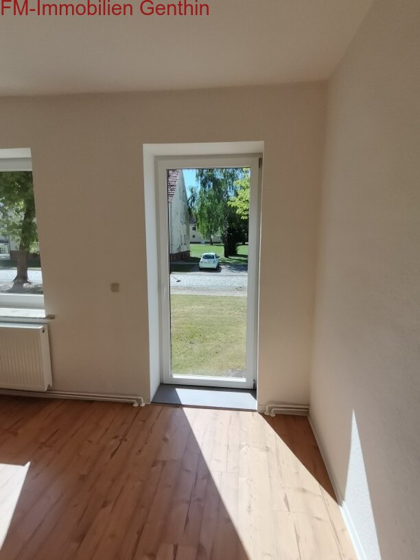 Wohnzimmer mit Balkonfenster Wohnzimmer mit Balkonfenster