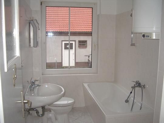 Bad mit Wanne